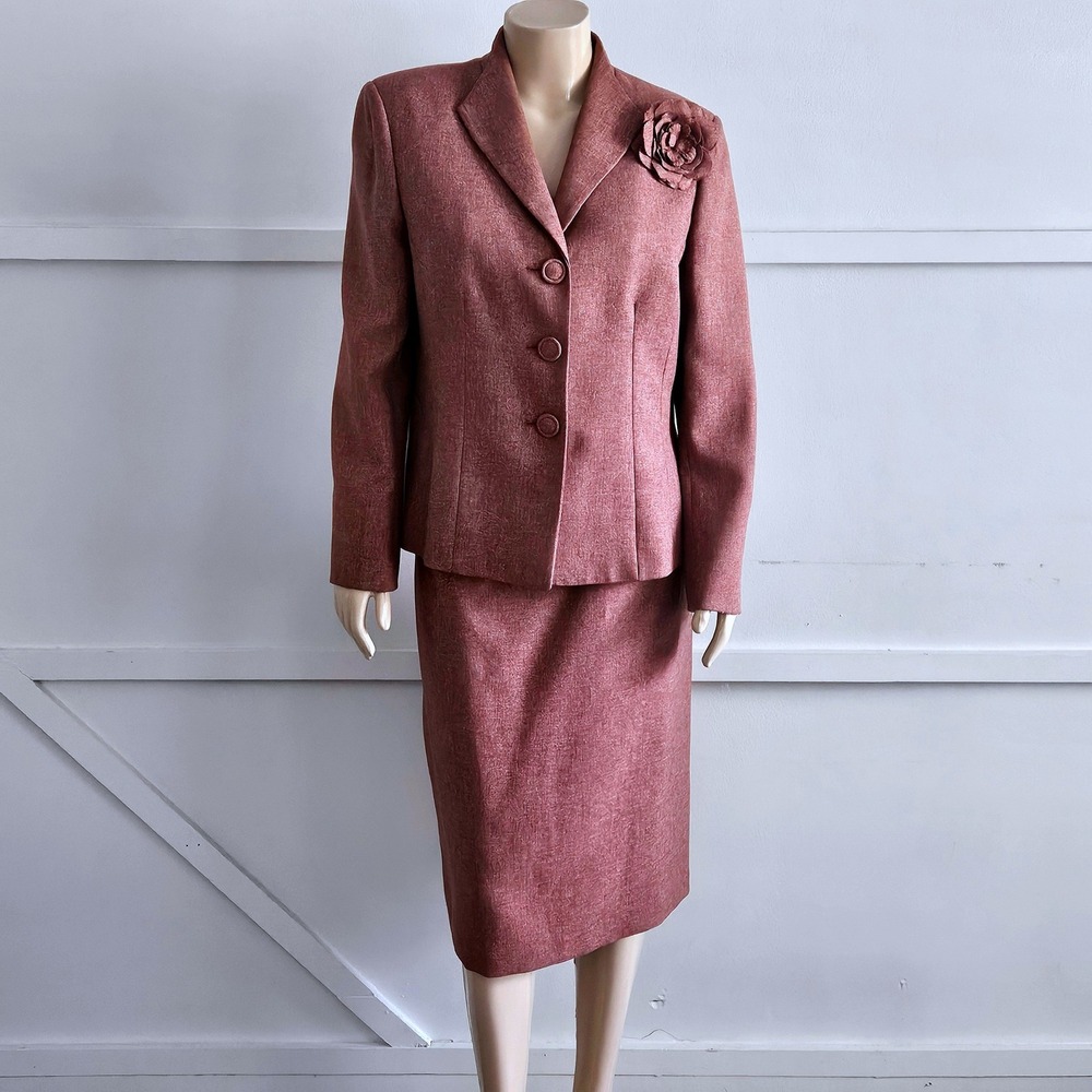 Le Suite Mauve Herringbone Skirt Suit Set with Rosette Brooch 3-Button Blazer - Picture 2 of 8